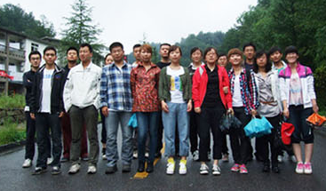 青峰網(wǎng)絡(luò)2011年全體員工洛陽老君山、追夢(mèng)谷兩日游報(bào)道